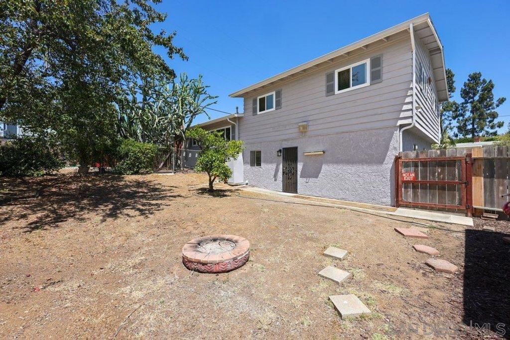 Image 27 of property listing at 625 Corona CT, Vista, CA 92081