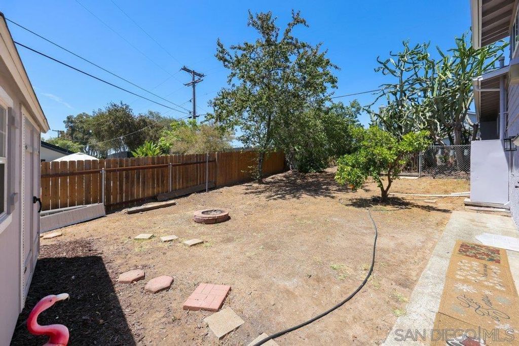 Image 28 of property listing at 625 Corona CT, Vista, CA 92081