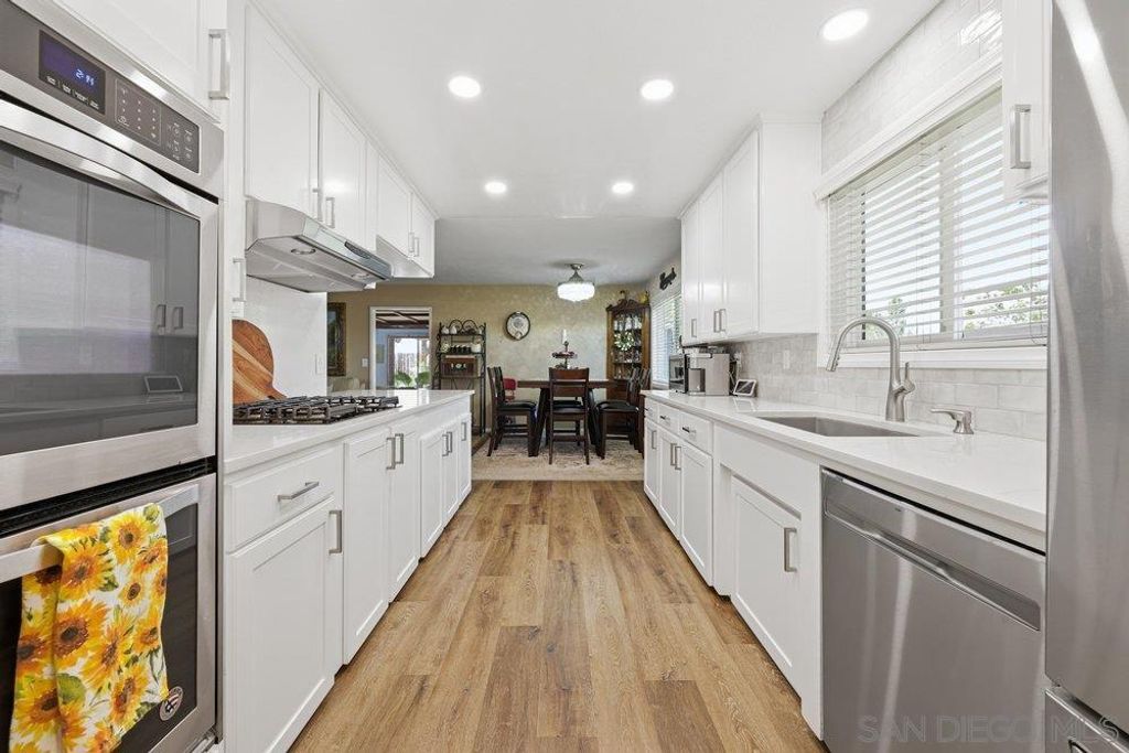 Image 5 of property listing at 625 Corona CT, Vista, CA 92081