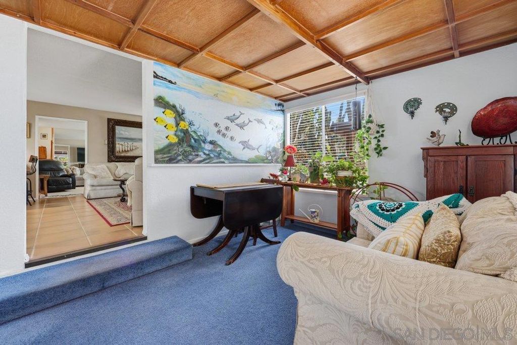 Image 9 of property listing at 625 Corona CT, Vista, CA 92081
