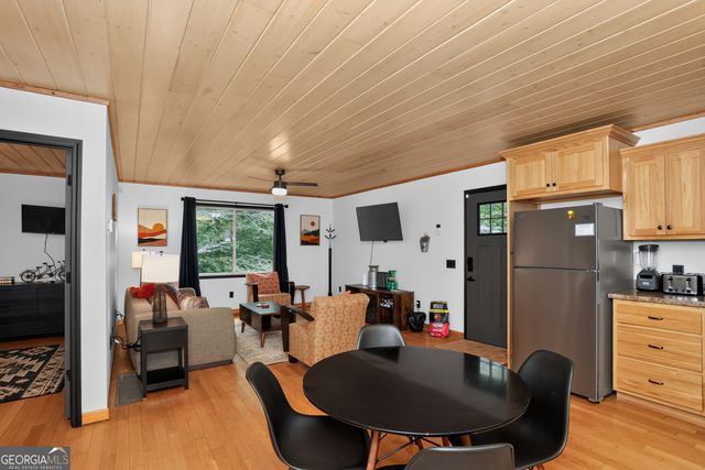 333 Bent Wood Lane, Blue Ridge, GA 30513