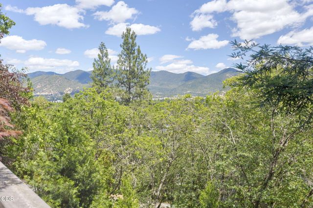 178 Bluebell Lane, Grants Pass, OR 97527