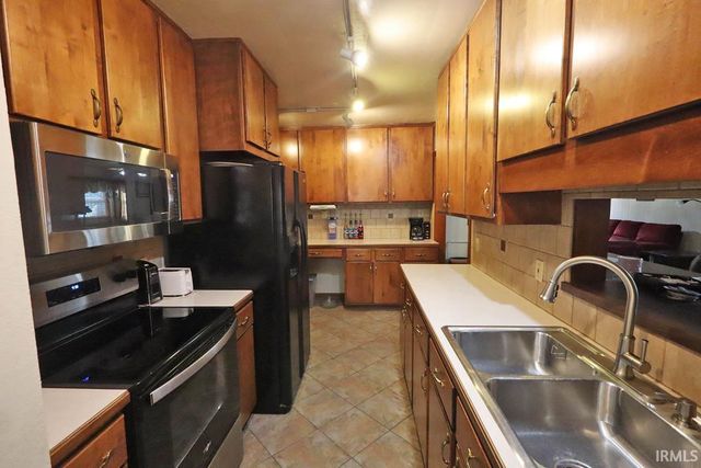 2027 Vogel Road, Evansville, IN 47711