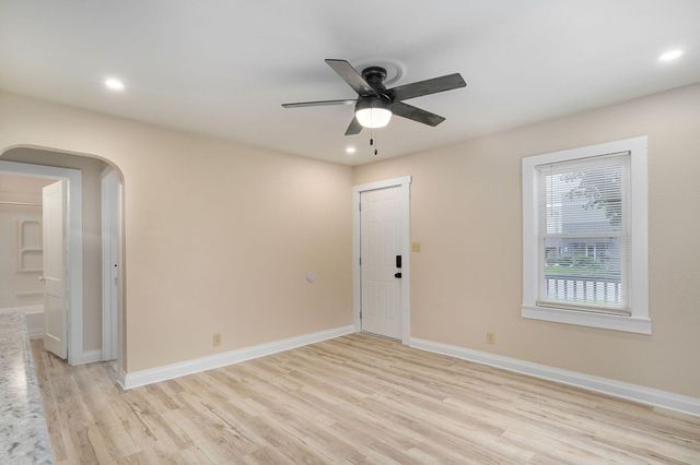 1855 E Dale Street, Springfield, MO 65803