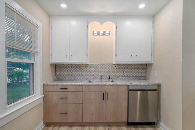 1855 E Dale Street, Springfield, MO 65803