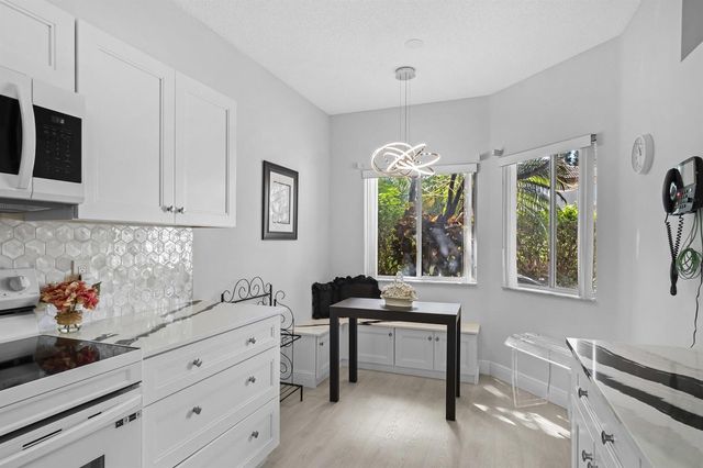 6809 Via Regina, Boca Raton, FL 33433