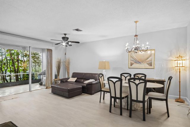 6809 Via Regina, Boca Raton, FL 33433