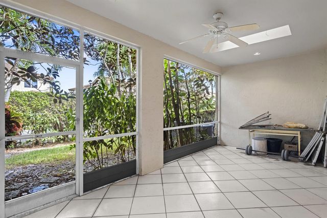 6809 Via Regina, Boca Raton, FL 33433