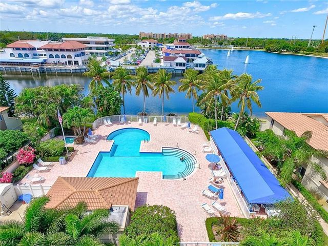 6809 Via Regina, Boca Raton, FL 33433
