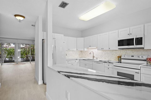 6809 Via Regina, Boca Raton, FL 33433