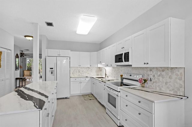 6809 Via Regina, Boca Raton, FL 33433