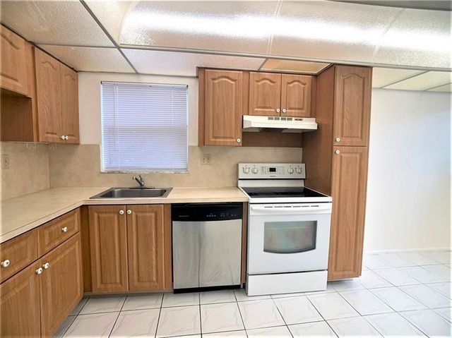 8360 Sands Point Boulevard G210, Tamarac, FL 33321