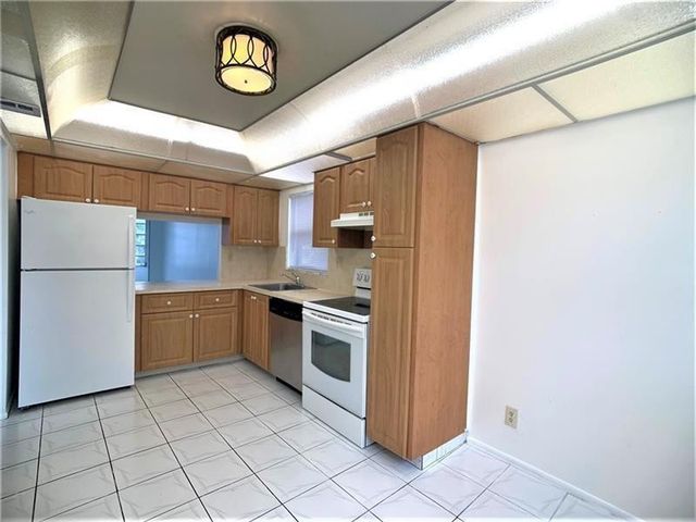 8360 Sands Point Boulevard G210, Tamarac, FL 33321
