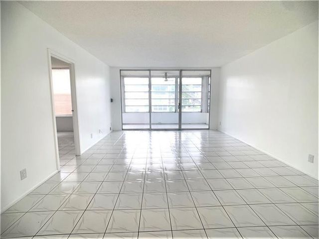 8360 Sands Point Boulevard G210, Tamarac, FL 33321