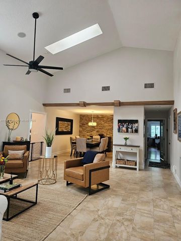 3070 Perriwinkle Cir, Davie, FL 33328