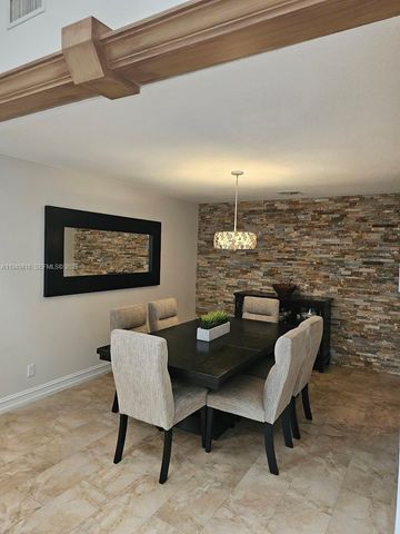 3070 Perriwinkle Cir, Davie, FL 33328