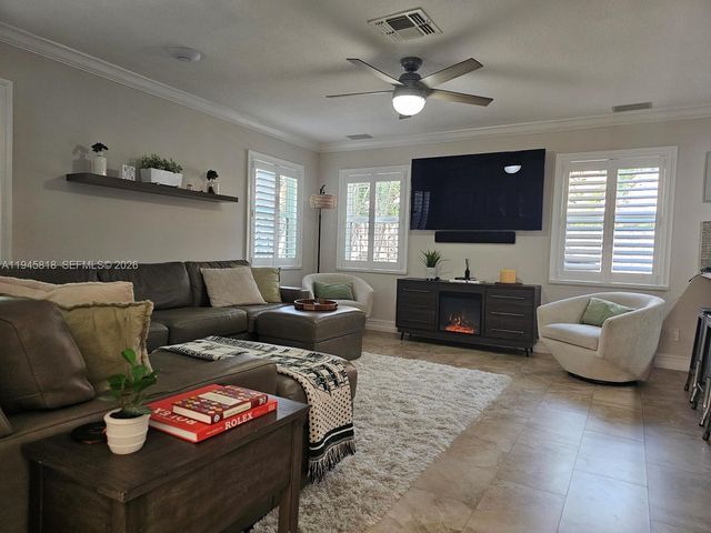 3070 Perriwinkle Cir, Davie, FL 33328