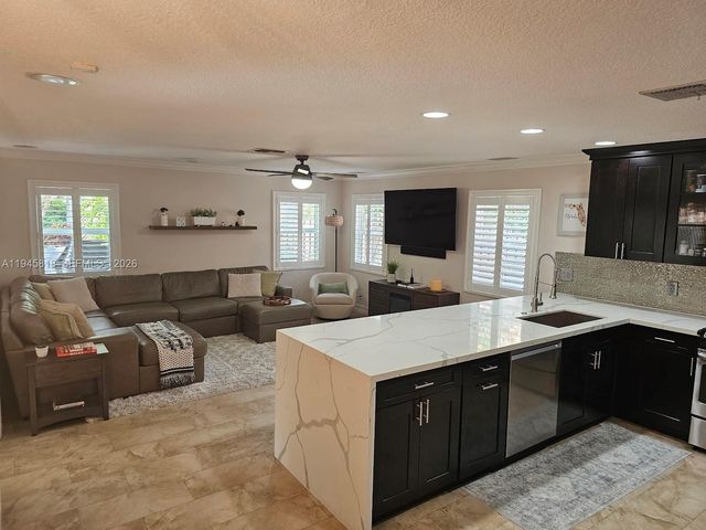 3070 Perriwinkle Cir, Davie, FL 33328