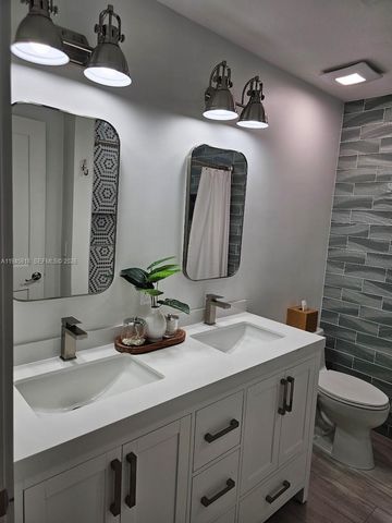 3070 Perriwinkle Cir, Davie, FL 33328