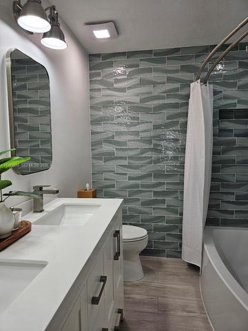 3070 Perriwinkle Cir, Davie, FL 33328