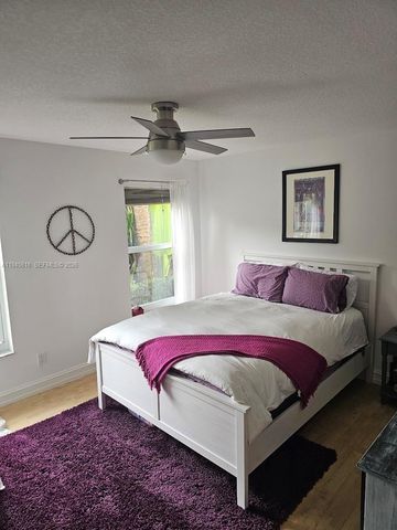 3070 Perriwinkle Cir, Davie, FL 33328