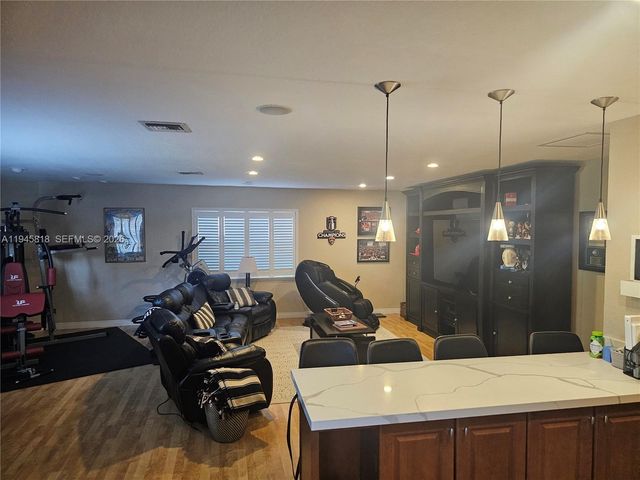 3070 Perriwinkle Cir, Davie, FL 33328