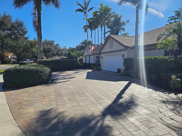 3070 Perriwinkle Cir, Davie, FL 33328