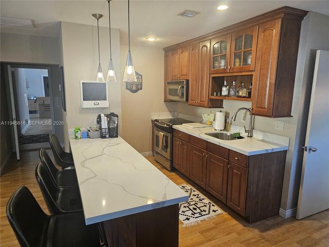 3070 Perriwinkle Cir, Davie, FL 33328