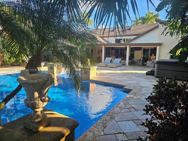 3070 Perriwinkle Cir, Davie, FL 33328