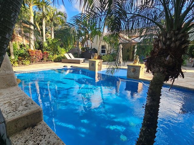 3070 Perriwinkle Cir, Davie, FL 33328