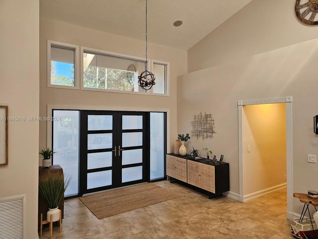 3070 Perriwinkle Cir, Davie, FL 33328