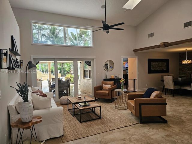 3070 Perriwinkle Cir, Davie, FL 33328