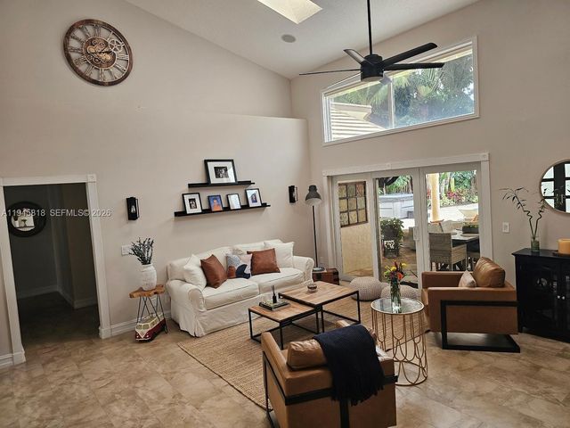 3070 Perriwinkle Cir, Davie, FL 33328