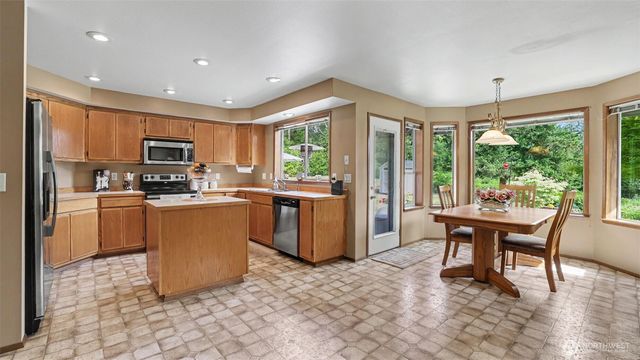 11011 210th Street SE, Snohomish, WA 98296
