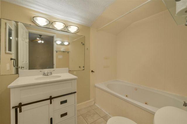 3214 North Avenue, Needville, TX 77461