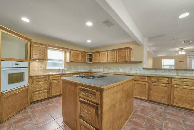 3214 North Avenue, Needville, TX 77461