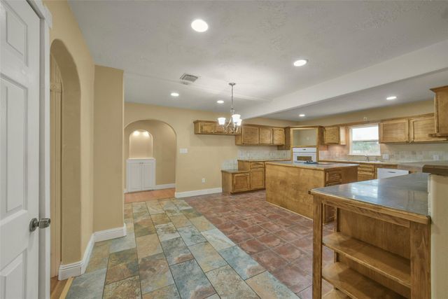 3214 North Avenue, Needville, TX 77461