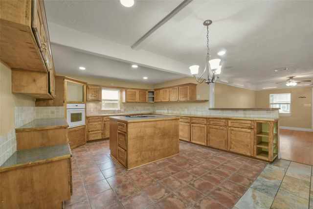3214 North Avenue, Needville, TX 77461