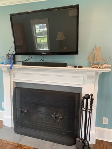 86 Carroll Avenue, Newport, RI 02840