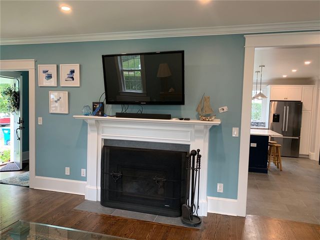 86 Carroll Avenue, Newport, RI 02840