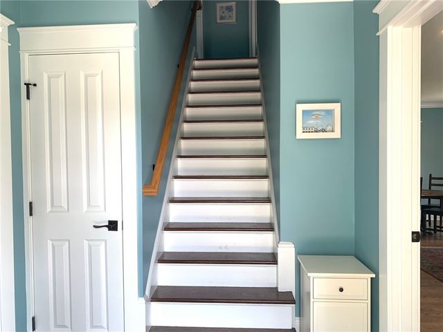 86 Carroll Avenue, Newport, RI 02840