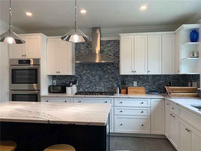 86 Carroll Avenue, Newport, RI 02840