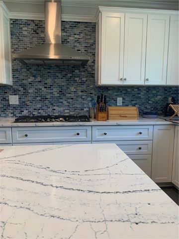 86 Carroll Avenue, Newport, RI 02840