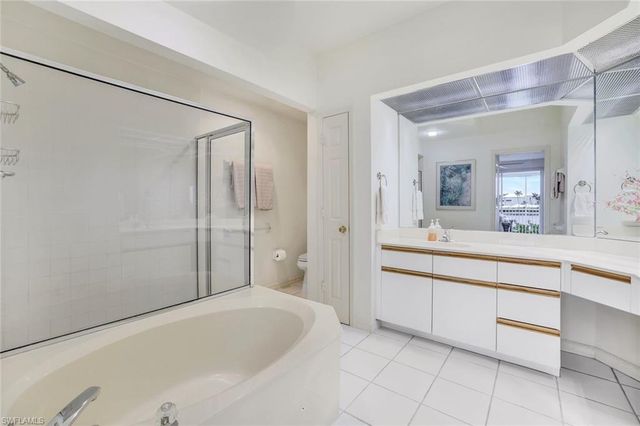 9380 Gulf Shore DR 102, Naples, FL 34108