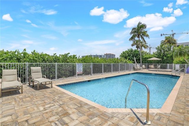 9380 Gulf Shore DR 102, Naples, FL 34108