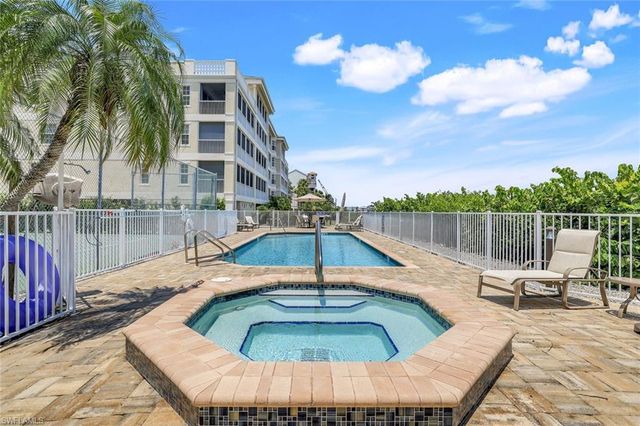 9380 Gulf Shore DR 102, Naples, FL 34108