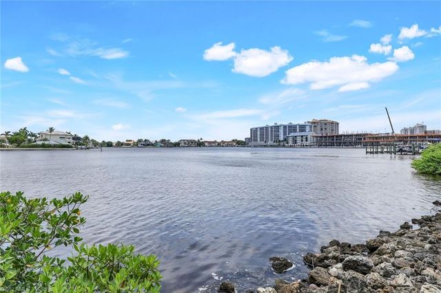 9380 Gulf Shore DR 102, Naples, FL 34108