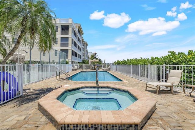 9380 Gulf Shore DR 102, Naples, FL 34108