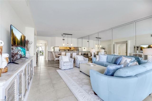 9380 Gulf Shore DR 102, Naples, FL 34108