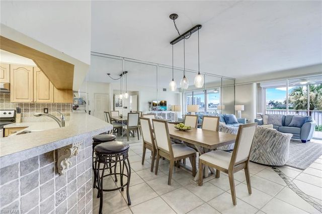 9380 Gulf Shore DR 102, Naples, FL 34108